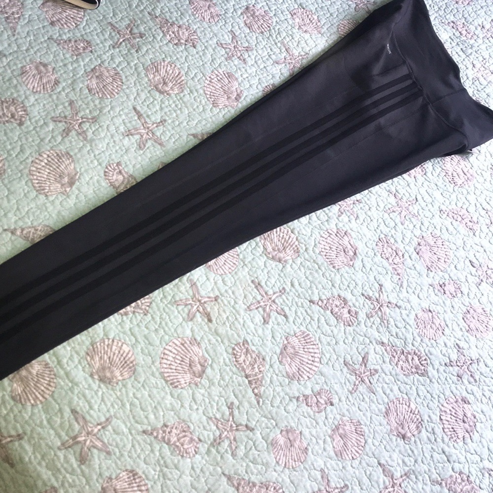 NWT 🌺 Adidas 3 stripe leggings